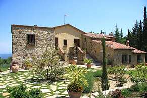 Apartment in Cetona With Pool