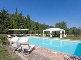 Apartment in Cetona With Private Pool