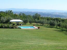 Apartment in Cetona With Private Pool