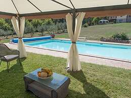 Apartment in Cetona With Private Pool
