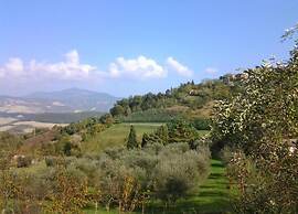 Apartment in Cetona With Pool