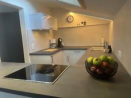 1 Porzig Modern Retreat