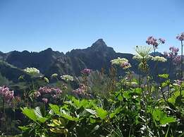 1 Porzig Modern Retreat