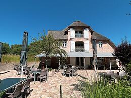 10 Bohler Brise Modern Retreat