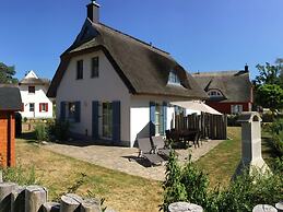 Thatched Roof Holiday Home Dunenblick