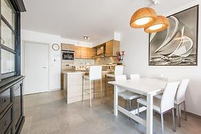 Beautiful Apartment on the sea Wall