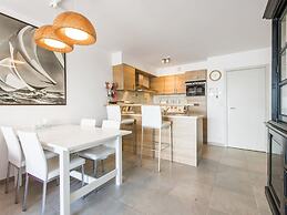 Beautiful Apartment on the sea Wall