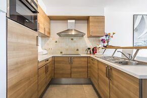 Beautiful Apartment on the sea Wall