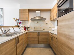 Beautiful Apartment on the sea Wall