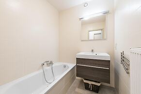 Beautiful Apartment on the sea Wall