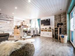 A gem of a Modern Retreat