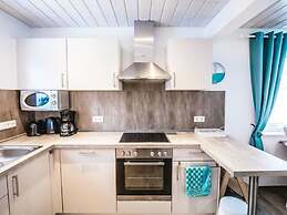 A gem of a Modern Retreat