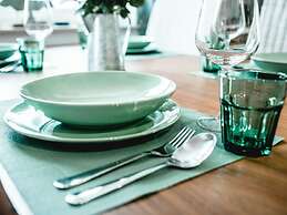 A gem of a Modern Retreat