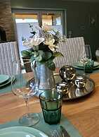 A gem of a Modern Retreat