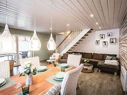 A gem of a Modern Retreat