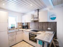 A gem of a Modern Retreat