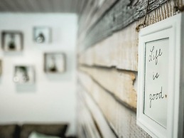 A gem of a Modern Retreat