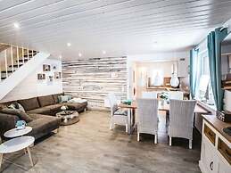 A gem of a Modern Retreat