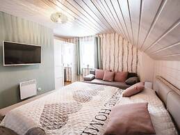 A gem of a Modern Retreat