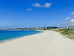 Apartment With Pool and sea View in Brittany