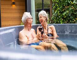 Forest Villa With Hot Tub & Sauna 8 Persons