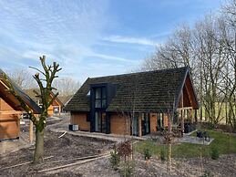 Forest Villa With Hot Tub & Sauna 8 Persons