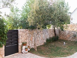 Apartments Mistral - Three Bedroom Apartment With Balcony and Shared P