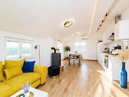 Apartments Mistral - Three Bedroom Apartment With Balcony and Shared P