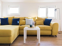 Apartments Mistral - Three Bedroom Apartment With Balcony and Shared P