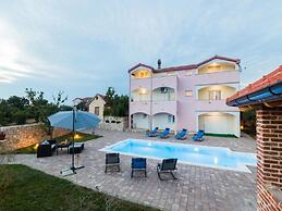 Apartments Mistral - Three Bedroom Apartment With Balcony and Shared P