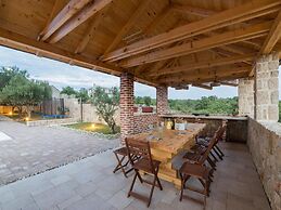 Apartments Mistral - Three Bedroom Apartment With Balcony and Shared P