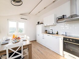 Apartments Mistral - Three Bedroom Apartment With Balcony and Shared P