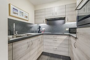 Apartment Close to the Shopping Street