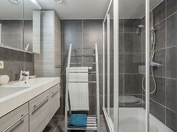 Apartment Close to the Shopping Street