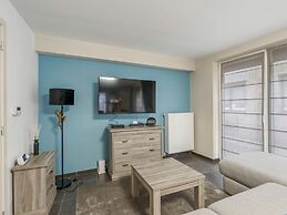 Apartment Close to the Shopping Street