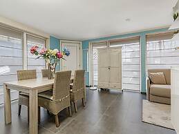 Apartment Close to the Shopping Street