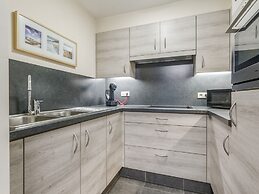 Apartment Close to the Shopping Street