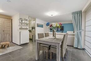 Apartment Close to the Shopping Street