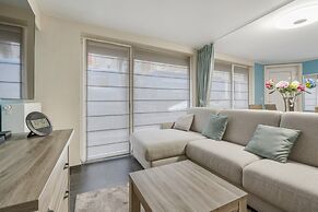 Apartment Close to the Shopping Street