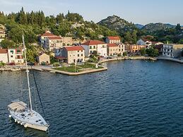 Apartments Ema-two Bedroom Apartment With Sea View