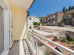 Apartments Ema-two Bedroom Apartment With Sea View