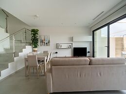 Villa With Private Pool and Whirlpool