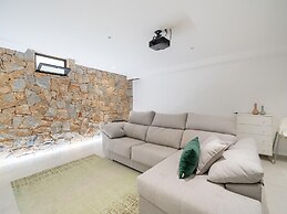 Villa With Private Pool and Whirlpool