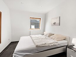 Beautiful Duplex Near Shopping Street