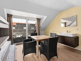 Beautiful Duplex Near Shopping Street