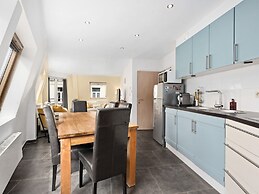 Beautiful Duplex Near Shopping Street