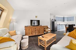 Beautiful Duplex Near Shopping Street