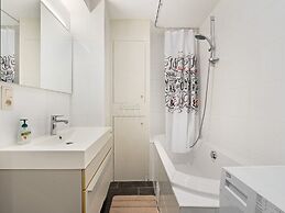 Beautiful Duplex Near Shopping Street