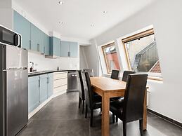 Beautiful Duplex Near Shopping Street