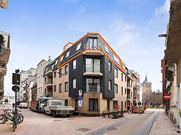 Beautiful Duplex Near Shopping Street